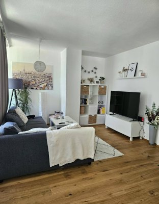 TRAUMHAFTE LOGGIAWOHNUNG IN TOPLAGE ZWISCHEN MÜHLWASSER UND SMZ-OST IN RUHIGER WOHNLAGE