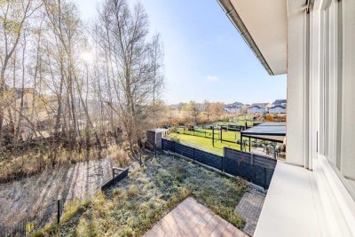 Doppelhaus mit Traumblick, Terrasse, Garten und Steg am Teich in Bestlage von Bestensee