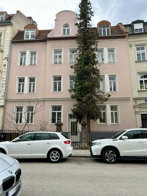 Mehrfamilienhaus mit 8 Wohneinheiten, teilvermietet, in beliebter Lage von Neuhausen