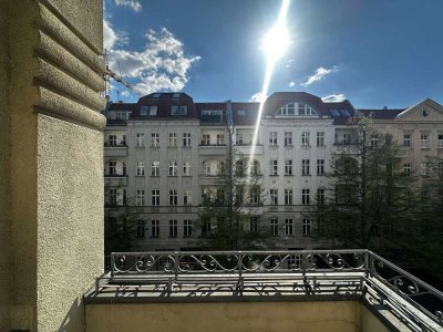 Großzügige Altbauwohnung mit Balkon und Berliner Zimmer im Kunger-Kiez