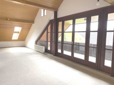 Wohnen in BS-Gliesmarode - große 3 Zi.-Dachg.-Whg. m. Einbauküche, Kaminofen u. Loggia
