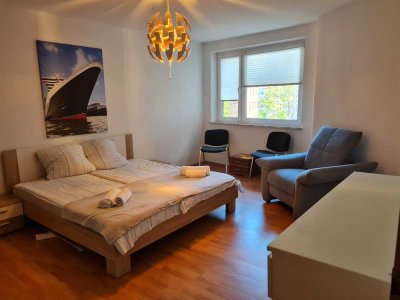 Voll möblierte 2-Zimmer-Wohnung in Hamburg-Hamm direkt am Kanal