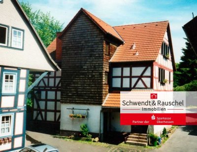 Historisches Kleid und innen viel Potential in Schotten