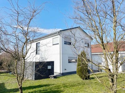 Modernes Einfamilienhaus 
mit Garage und Stellplatz 
sowie großem Grundstück
in Pfaffenhofen