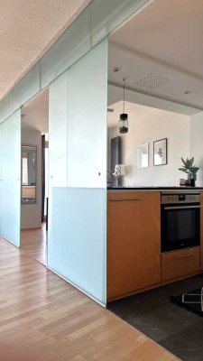 Hotelturm: 2-Zimmer-Wohnung inkl. Strom/Internet/EBK/Empfangsservice und zwei Balkone