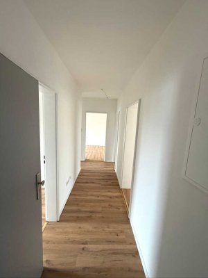 Geräumige 4-Zimmer-Wohnung mit Balkon in Amberg