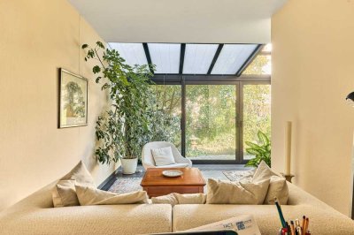 Wohntraum auf zwei Ebenen in einzigartiger Lage des Lindenhofes - Garten und Garage