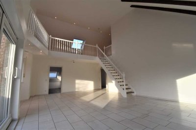 **Liebhaber Wohnung**  Maisonette mit großem Wohnraum und Balkon - ruhige Lage
