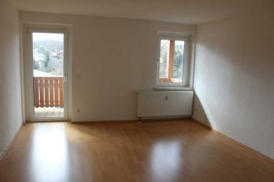 Wohnen in einer gepflegten, renovierten Wohnung mit Balkon in zentraler Lage von Lengefeld