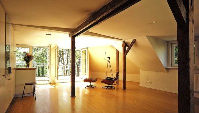 Zur eigenen Gestaltung -
Dachgeschosswohnung in idyllisch ruhiger Innenhoflage