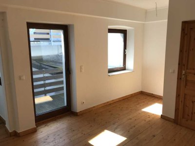 Apartment mit Balkon in saniertem Altbau (E0237)