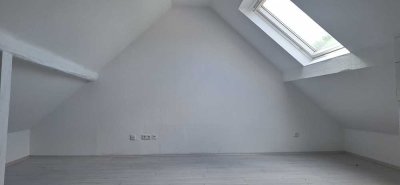 Helle 1-Zimmer-Dachgeschosswohnung – ca. 34 m² – Ideal für Singles oder Pendler
