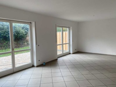 Erstbezug nach Sanierung: Geschmackvolle 4-Raum-Doppelhaushälfte in Lengfeld Bad Abbach