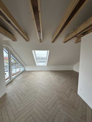 Kernsanierte DG-Wohnung in EFH 55 EE