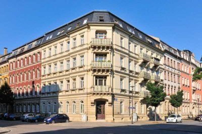 Friedrichstadt - großzügig geschnittene, helle 3-Zi.-Mansardenwohnung