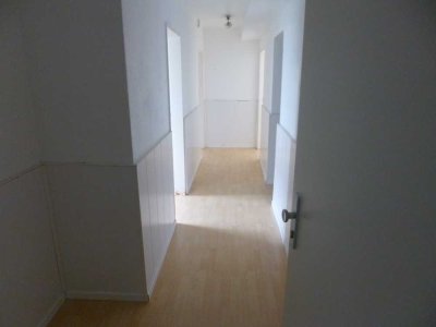 Barrierefreie 2,5-Zimmer-Souterrain-Wohnung in Kelkheim, 40 m² Südterrasse, 100 M.Bhf.Hornau