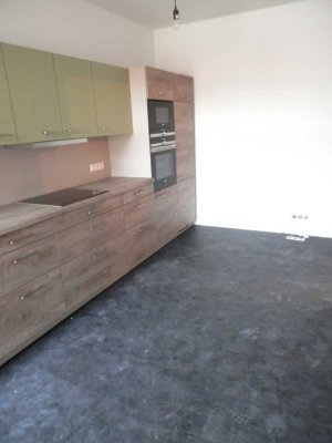 * mit Balkon + Küche * 4 Zimmer Wohnung in Werdau zu vermieten!