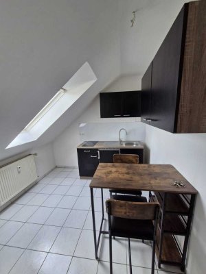 Ansprechende und gepflegte 2 Zimmer Dachraumwohnung in ruhiger Lage