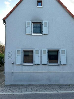 Ansprechende und gepflegte 4-Zimmer-Doppelhaushälfte mit EBK in Stutensee