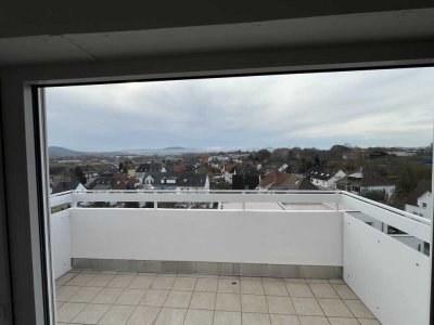 Kernsanierte 3-Zimmer Penthouse-Wohnung mit Balkon in Homburg