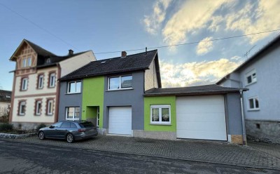Familienfreundliche Doppelhaushälfte mit großzügiger Wohnmobilgarage!