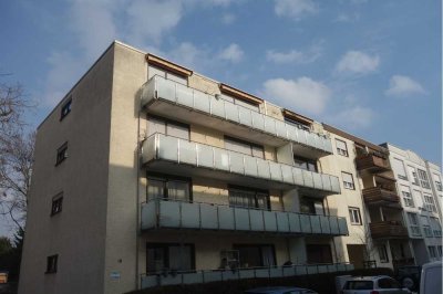 Attraktives Penthouse mit großem Balkon und Kamin in ruhiger Lage von FFM-Hausen