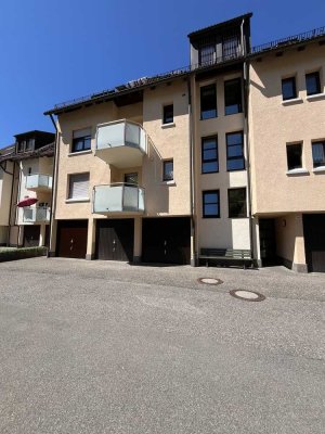 Exklusive, sanierte 2-Zimmer-Dachgeschosswohnung mit geh. Innenausstattung mit Balkon und EBK