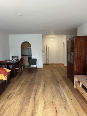 Helle 1-Zimmer Wohnung mit Terrasse in Stephanskirchen