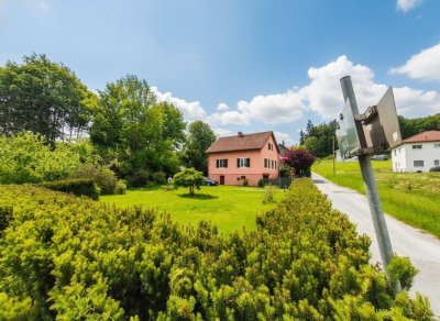 WOHNEN IM GRÜNEN | EINFAMILIENHAUS | GARAGE | GROSSZÜGIGES GRUNDSTÜCK I ROTO IMMOBILIEN