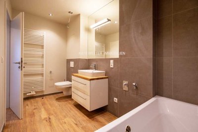 ERSTBEZUG ! STILVOLLE WOHNUNG MIT TERRASSE & EIGENEN GARTEN !