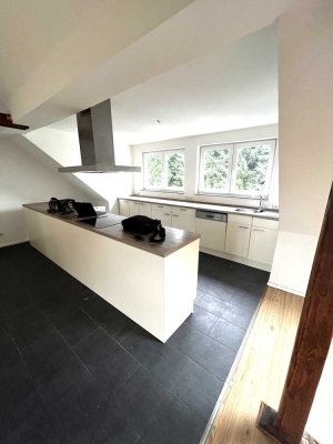 +++  ETWAS FÜR INDIVIDUALISTEN - DG-LOFT MIT EINBAUKÜCHE + KOCHINSEL +++