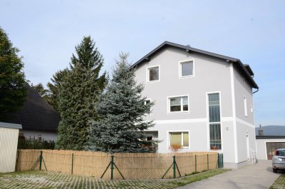 Dachgeschoßwohnung mit 200 m2 Garten