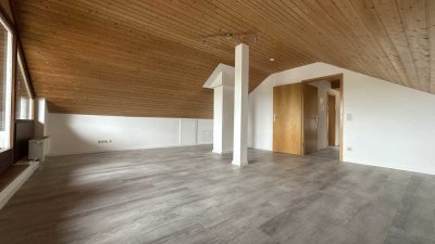 Helle 2,5-Zimmer-DG-Wohnung mit Balkon und EBK in VS-Obereschach