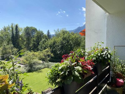Helle 2-Zimmer Wohnung mit Süd-West Bergblick und Balkon ins Grüne