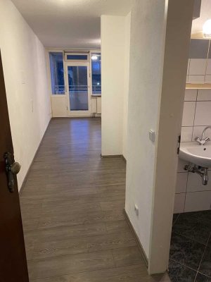 1 Zimmer App. mit Balkon zu vermieten!