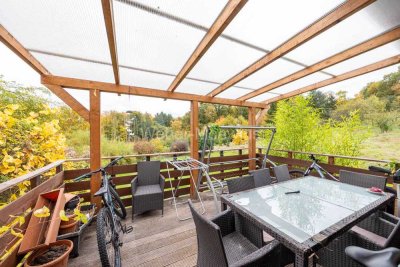 Einseitig angebautes EFH mit Balkon, großem Garten + Blick ins Grüne