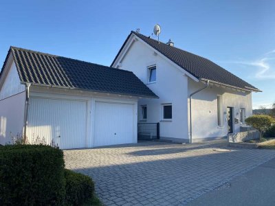 Freistehendes, Ruhig gelegenes, schönes Einfamilienhaus mit Garage und EBK in Ichenhausen