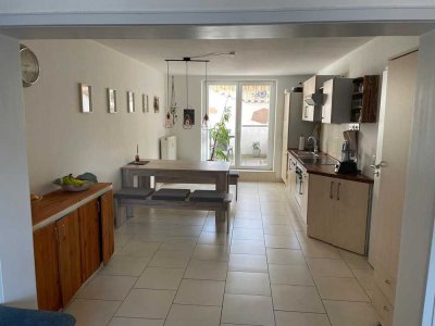 Schöne 3 Zi-Wohnung mit Wohnküche und Terrasse