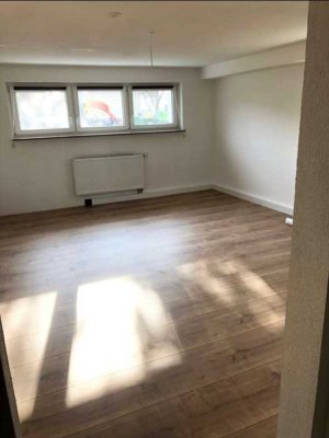 Helle 2,5 Zimmer Souterrain Wohnung mit Parkplatz