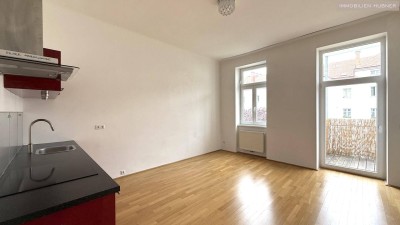 Top-sanierte, ruhige Altbauwohnung mit 4,5m² Balkon