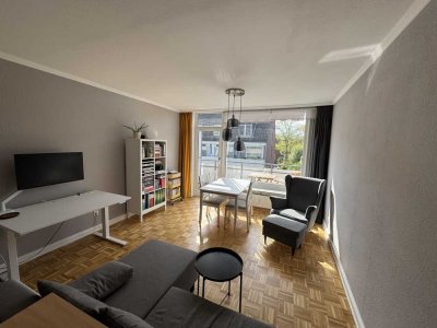 Moderne und möblierte 2-Zimmer-Wohnung mit Balkon im 1. OG Nähe UKE
