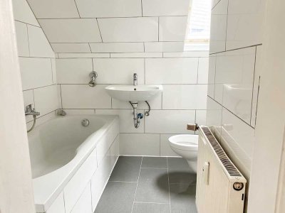 Frisch renovierte 4-Zimmer Wohnung auch als WG möglich