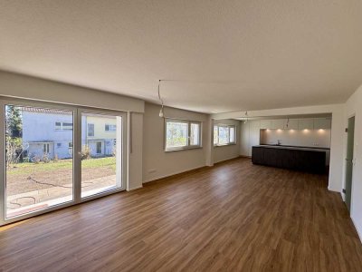 Lichtdurchflutete 4,5 Zimmerwohnung mit großem Garten