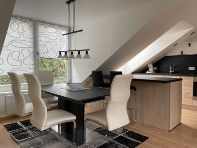 Stilvolle, modernisierte 2-Zimmer-DG-Wohnung mit Loggia und Einbauküche in Ingolstadt