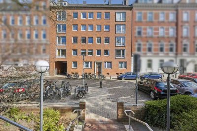Gepflegt und vermietet: Aufgeteiltes Mehrfamilienhaus mit 15 Einheiten in zentraler Lage von Kiel