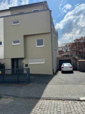 Wohnen in einem Haus am Rhein -Living on the Rhine