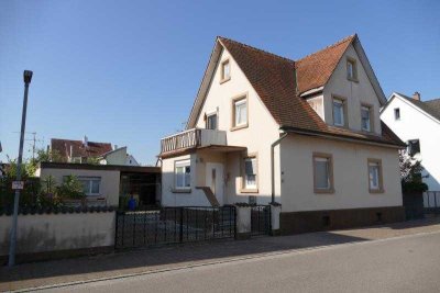 Freistehendes Einfamilienhaus mit weiterem Gebäude