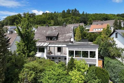 Großzügiges Einfamilienhaus mit Einliegerwohnung in ruhiger Aussichtslage und Schlossblick