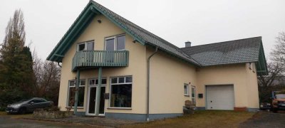 Reserviert! Großzügiges Ein/Zwei-Familienhaus & 5000m² Grundstück & Gewerbe.
