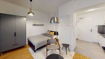Fully furnished studio with fitted kitchen & terrace to the courtyard!